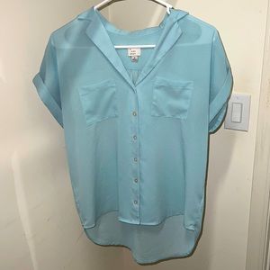 Collared women’s dress shirt